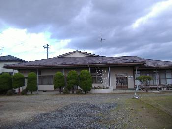 平屋建ての古川志田東部コミュニティセンターの外観の写真