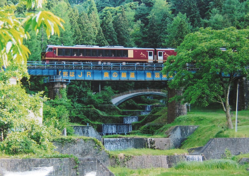 陸羽東線を走るみのり号