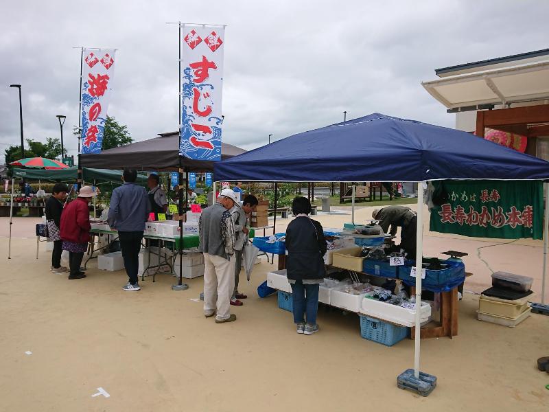 古川日曜朝市の様子