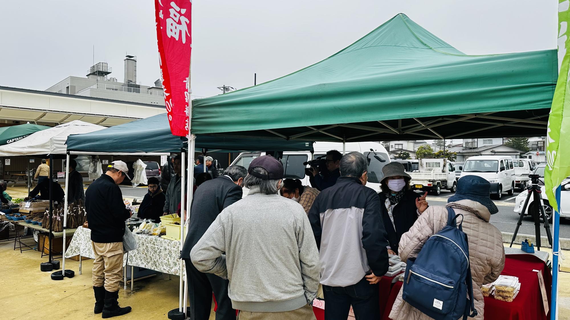 日曜朝市