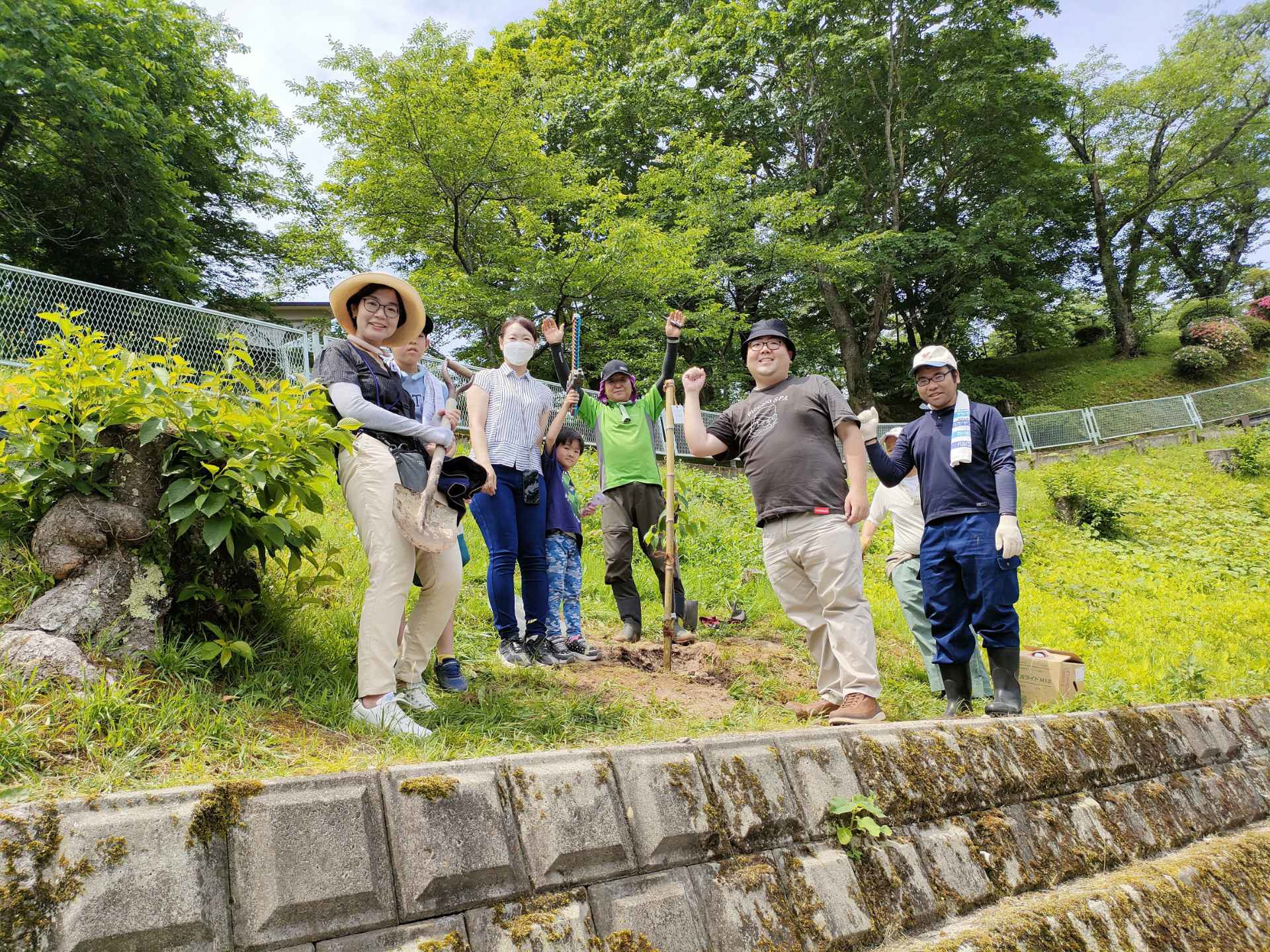 令和7年6月21日 城山公園桜植樹会_作業写真2