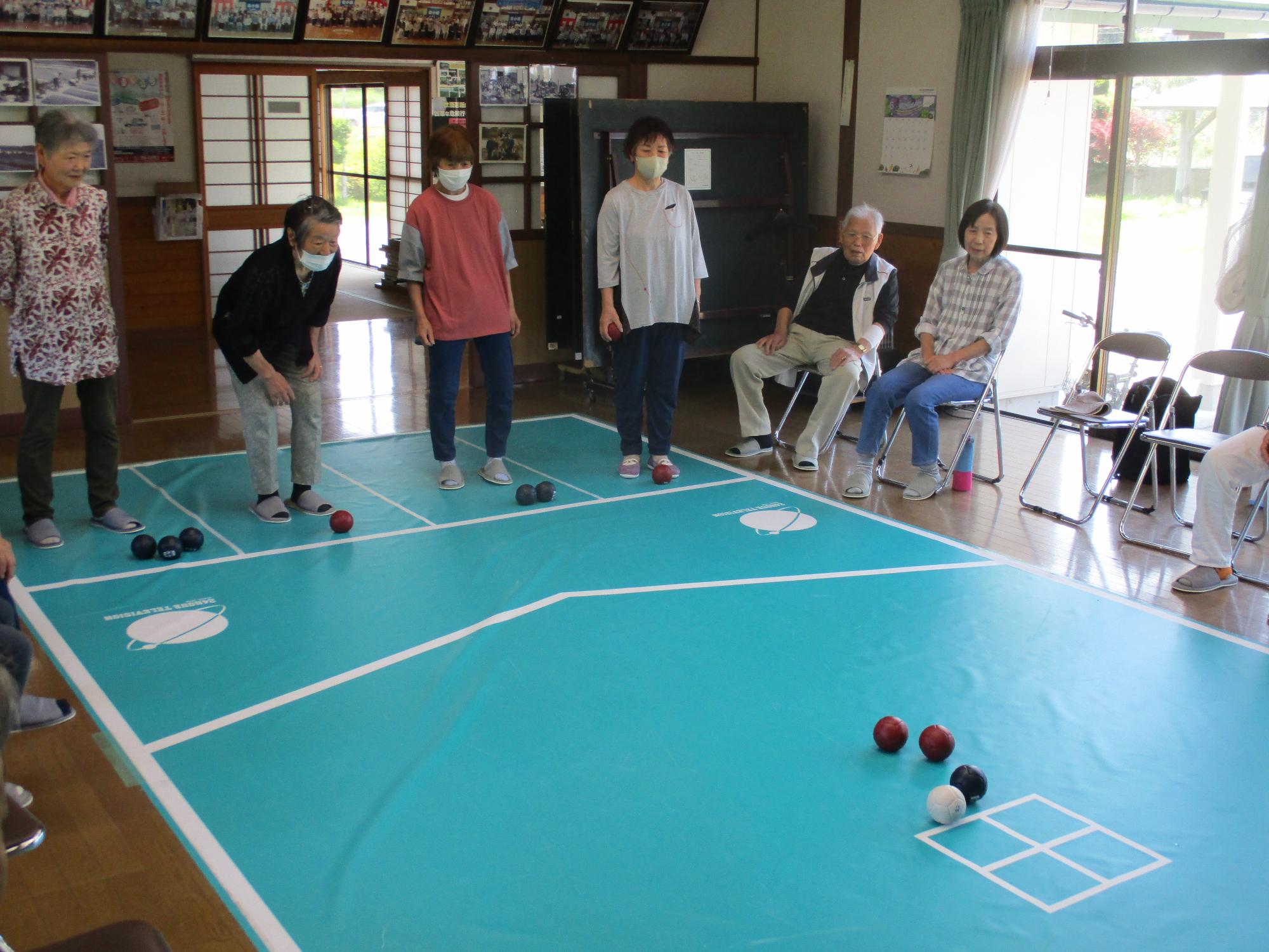 「田尻友人ピア元気カフェ」でのボッチャ出前講座の写真1