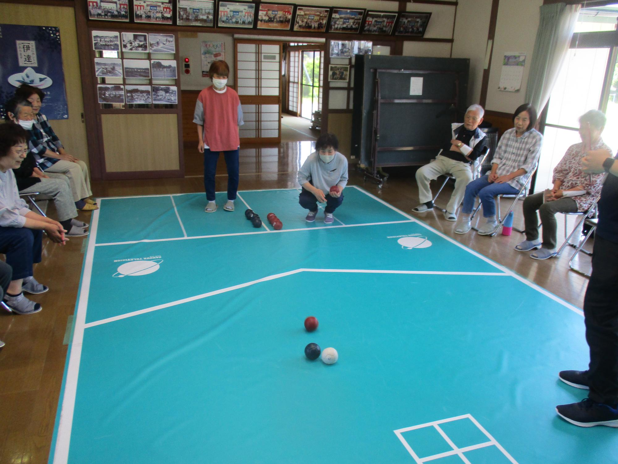 「田尻友人ピア元気カフェ」でのボッチャ出前講座の写真2