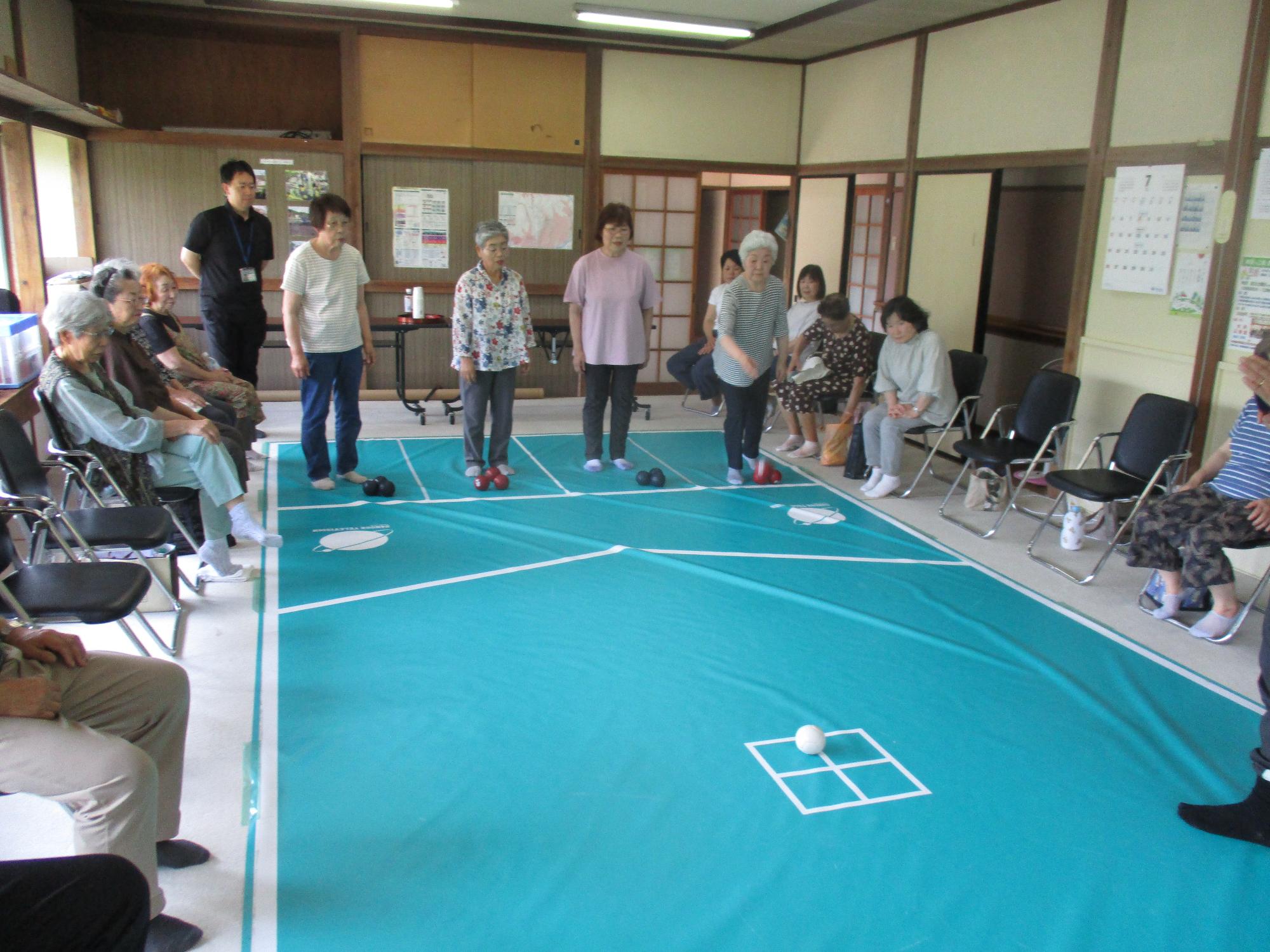 鹿島台大沢行政区でのボッチャ出前講座の写真2
