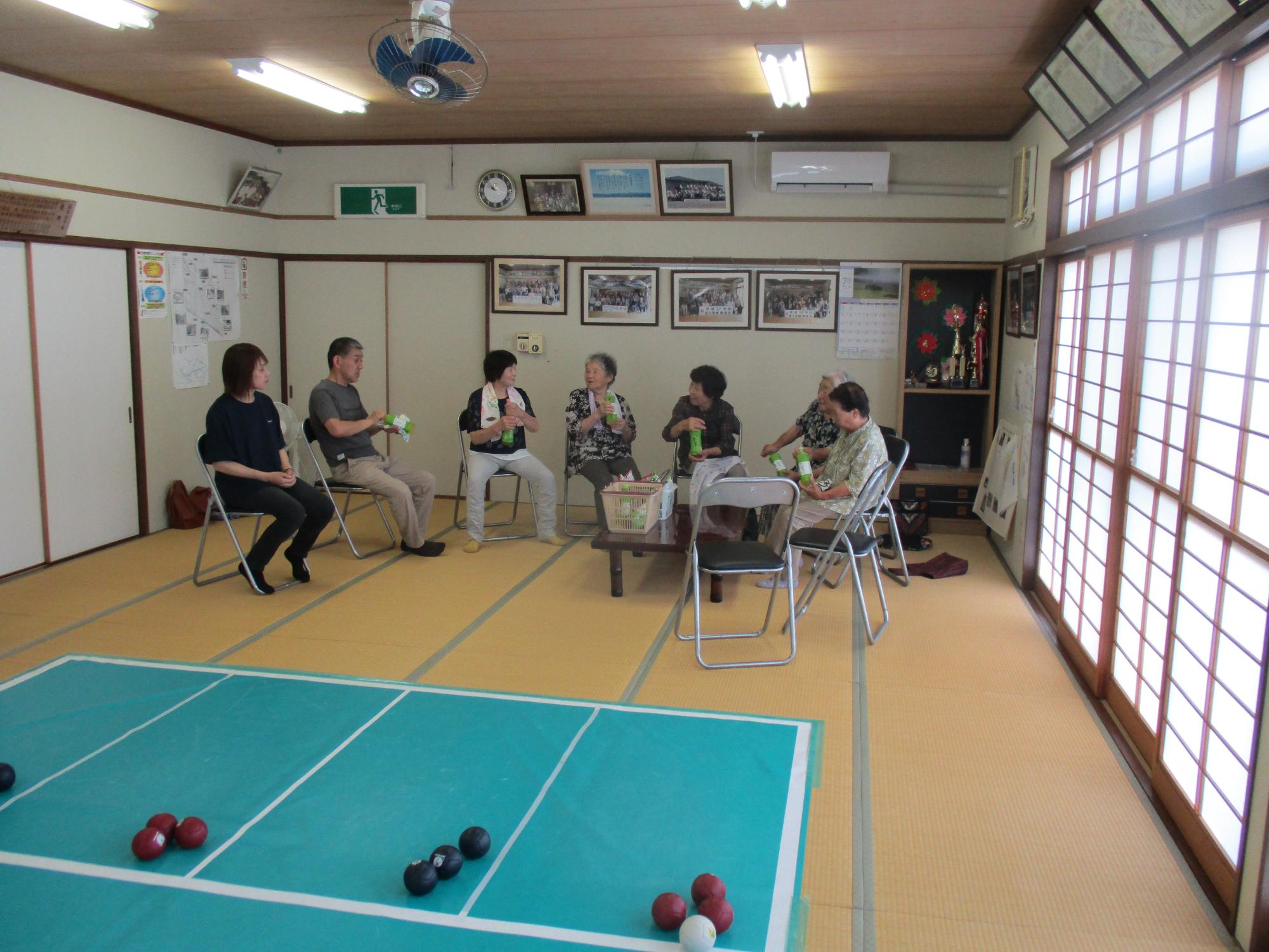 田尻百々荒柳行政区でのボッチャ出前講座の写真1