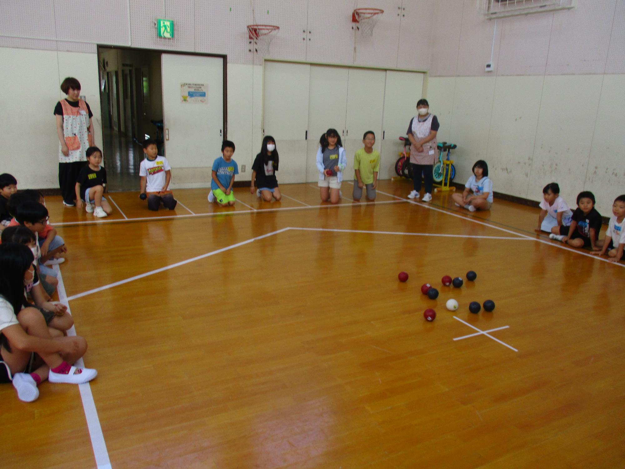 大崎市古川南児童センターでのボッチャ出前講座の写真
