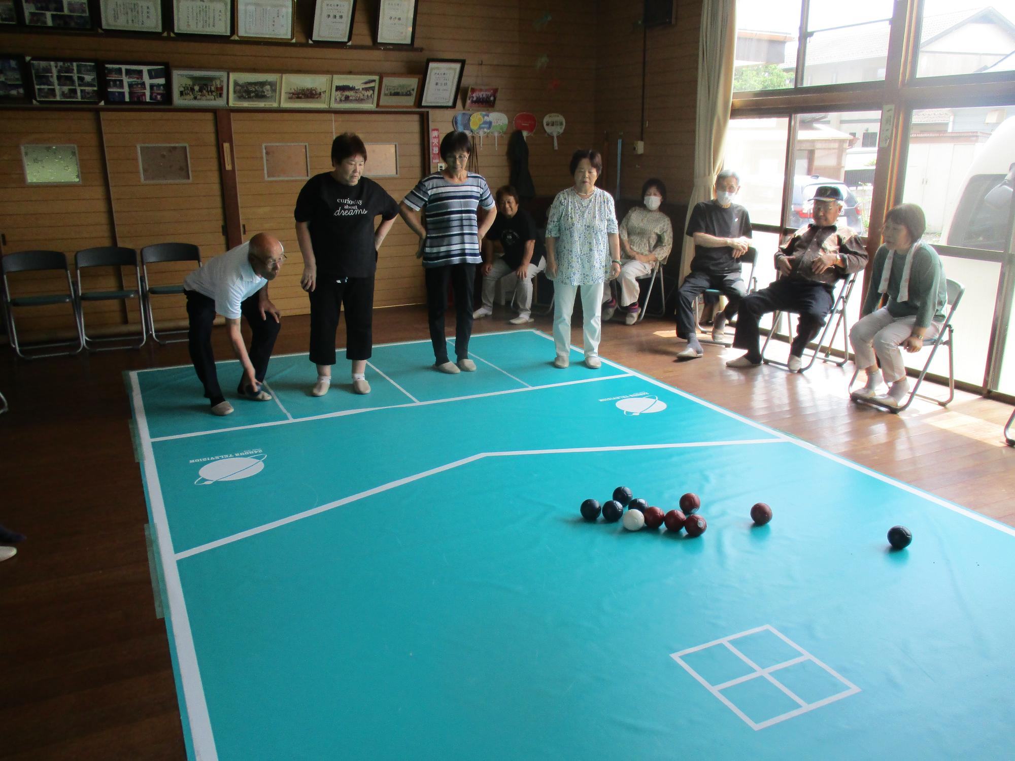 田尻下高野行政区でのボッチャ出前講座の写真