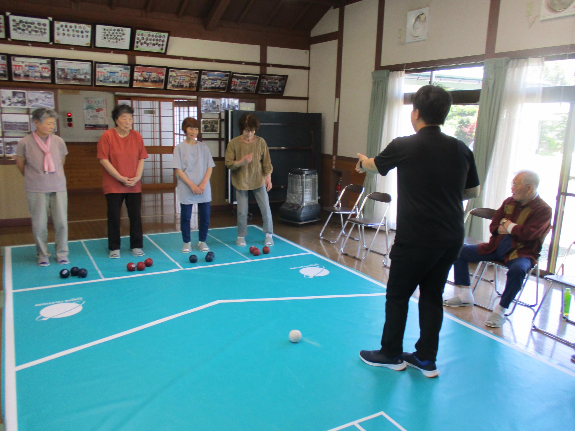 田尻友人ピア元気カフェ（北小塩地区）でのボッチャ出前講座の写真2