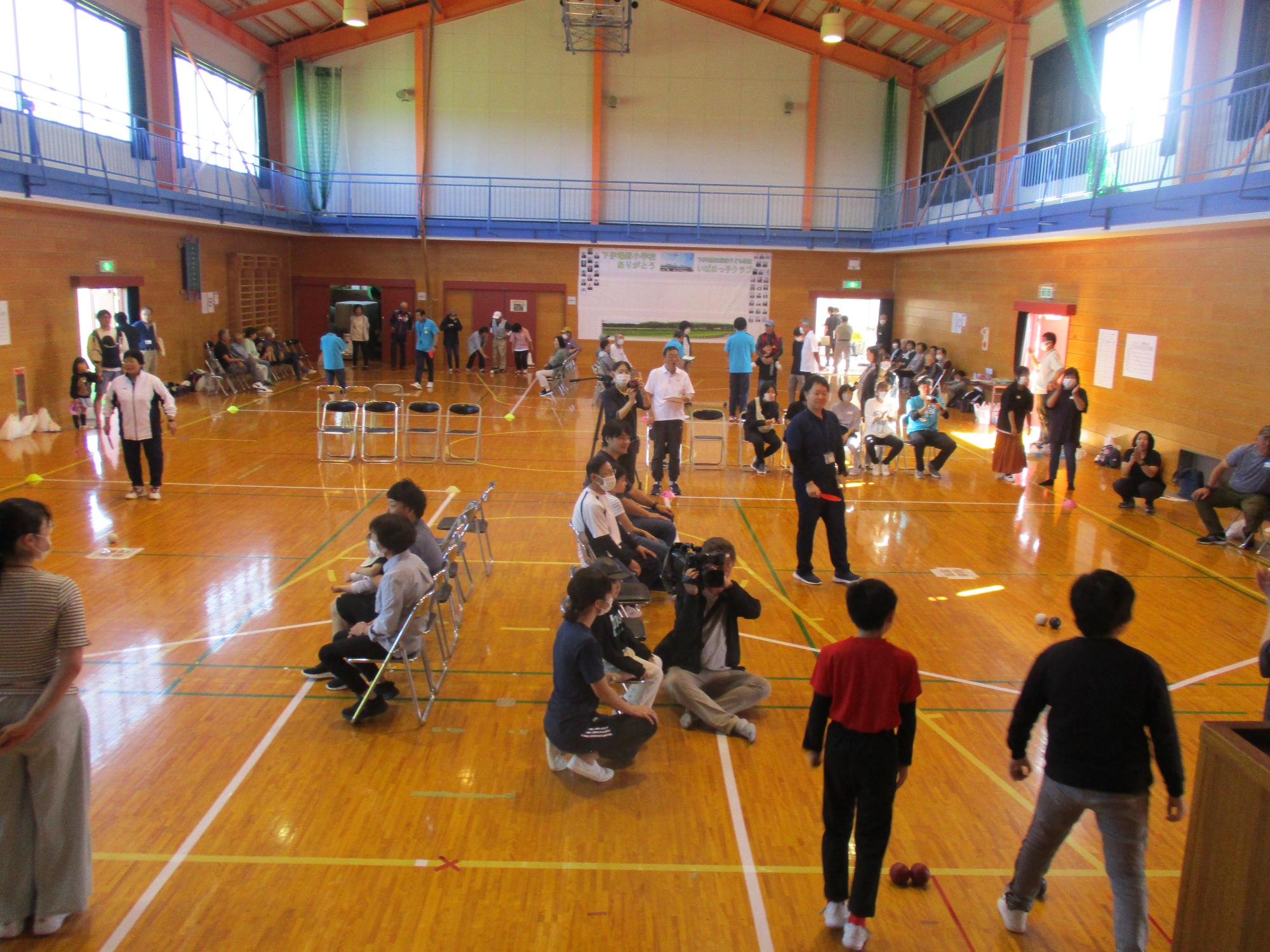 下伊場野水辺の楽校感謝のつどい「ボッチャ交流会」の写真1