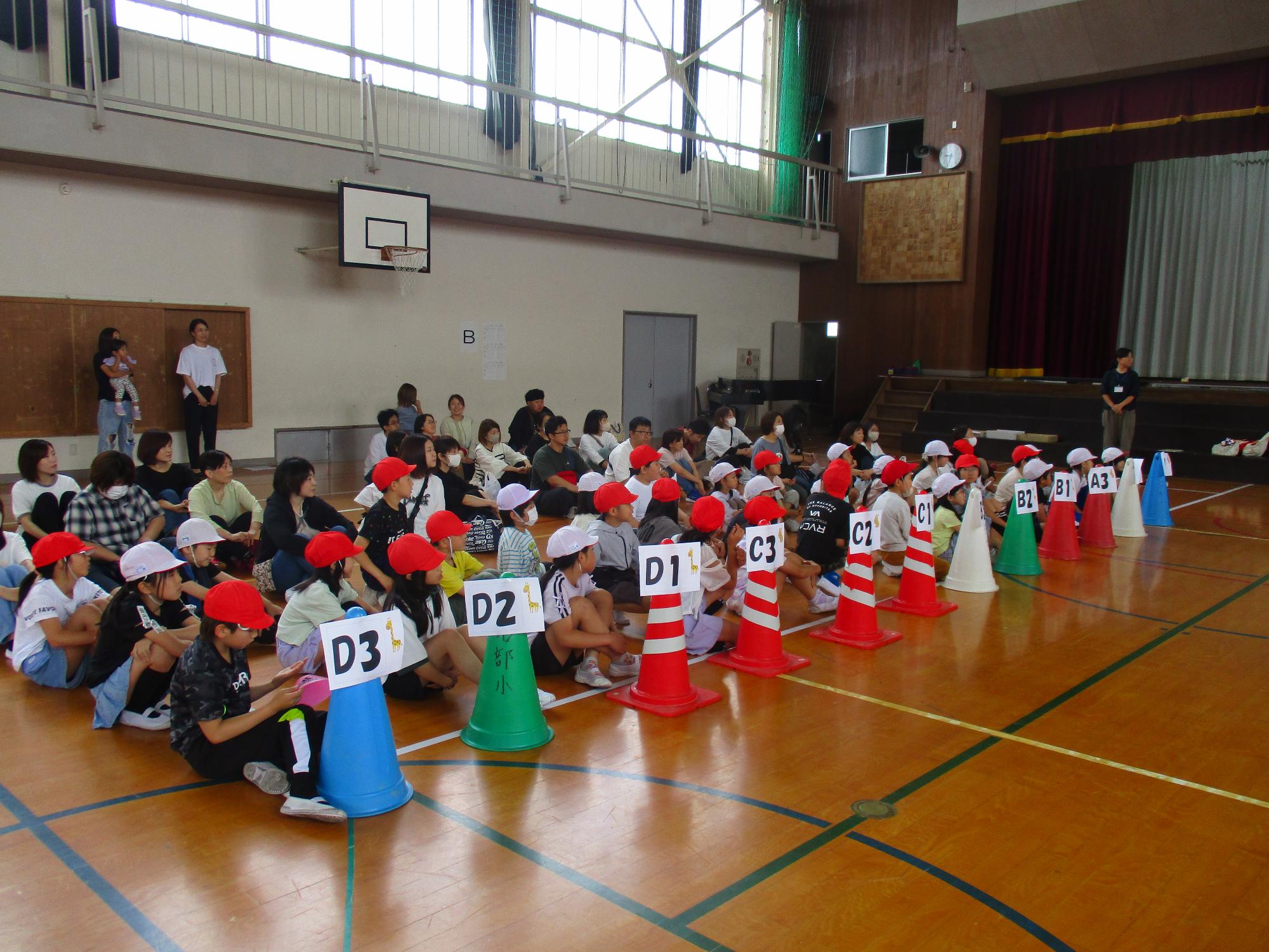 沼部小学校4年生親子行事の開会行事の写真