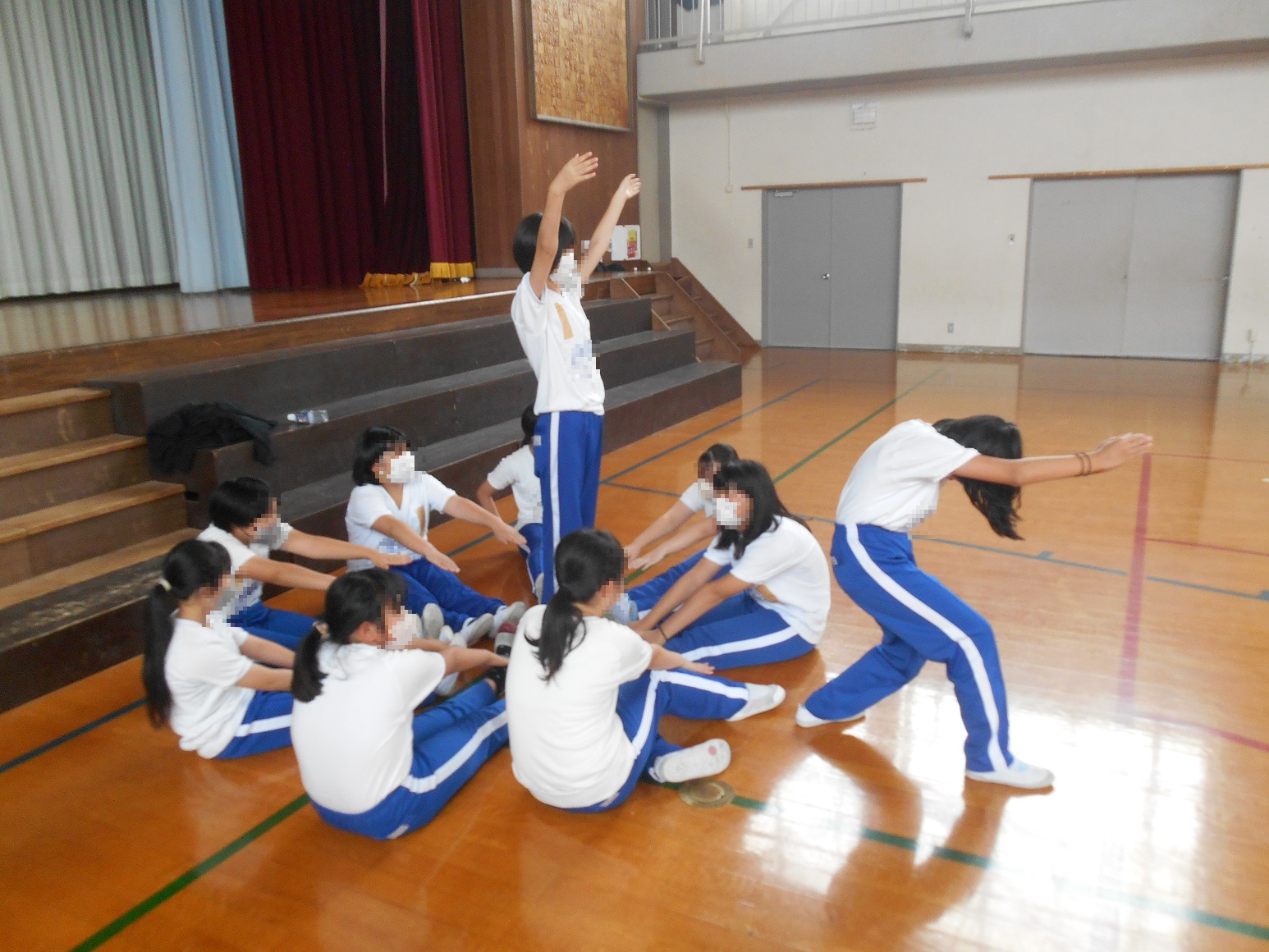 令和8年度舞台芸術アウトリーチ劇遊び沼部小学校様子