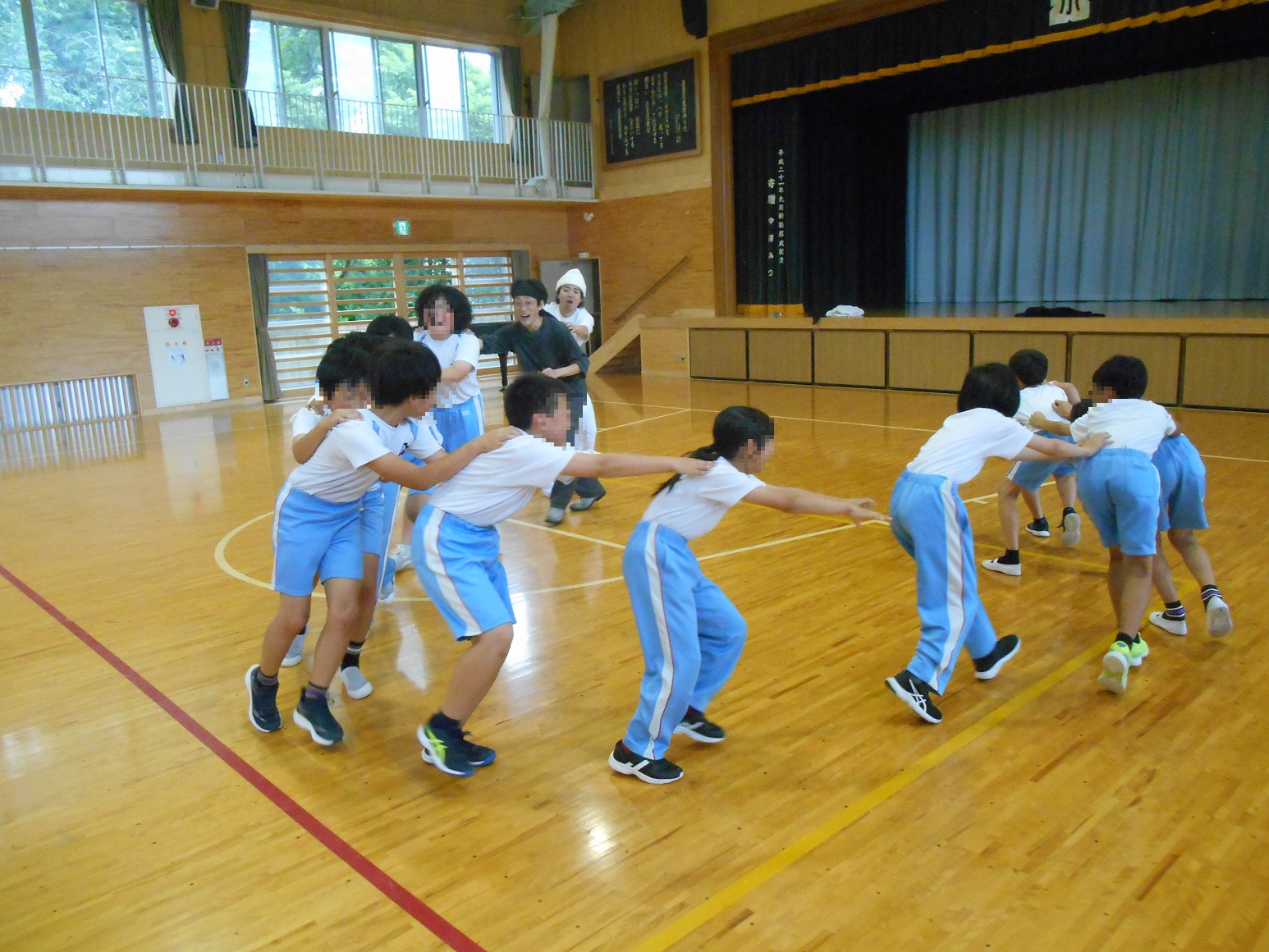 令和8年度舞台芸術アウトリーチ劇遊び大貫小学校様子