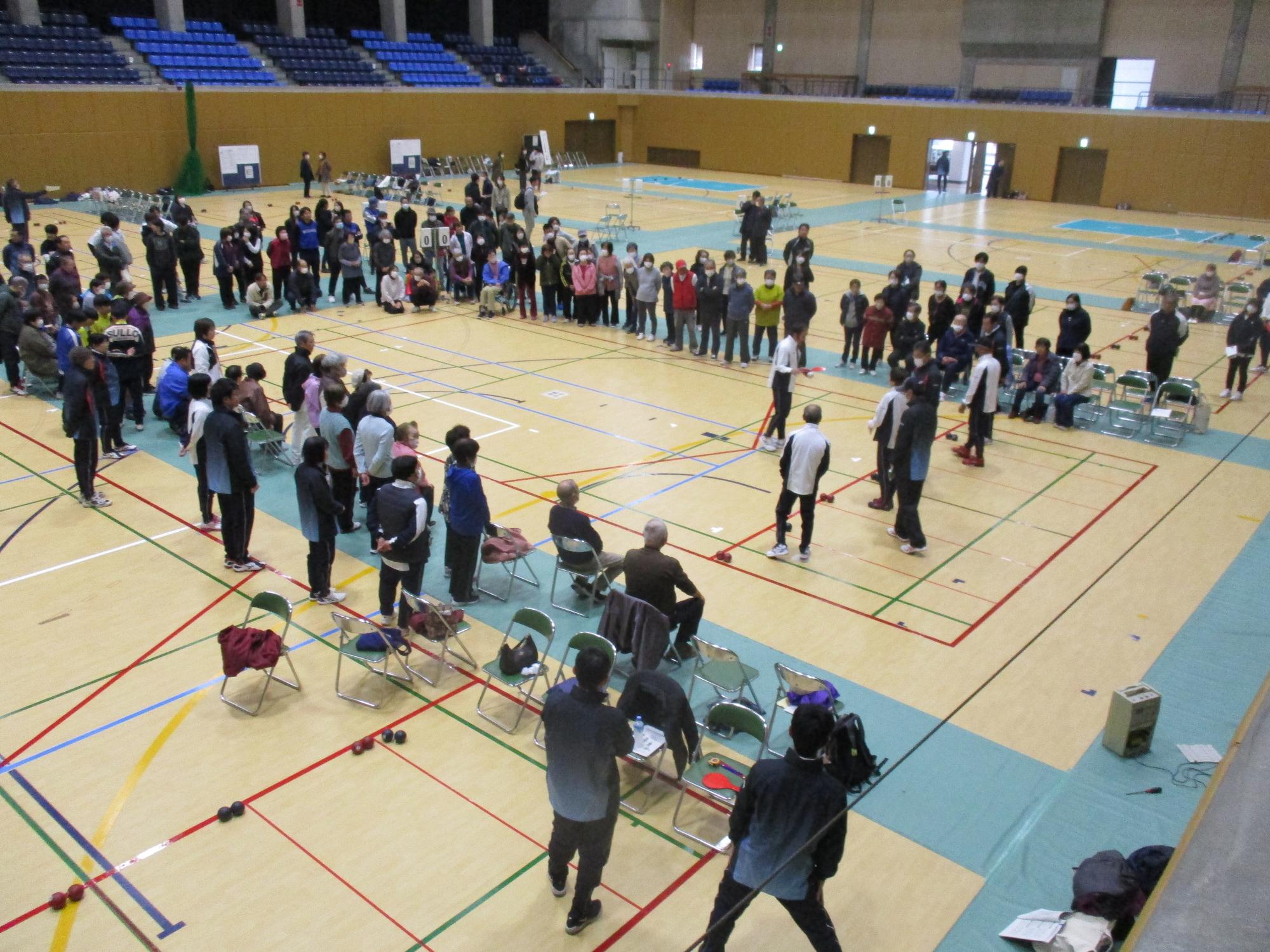 競技方法を参加者全員で確認している写真