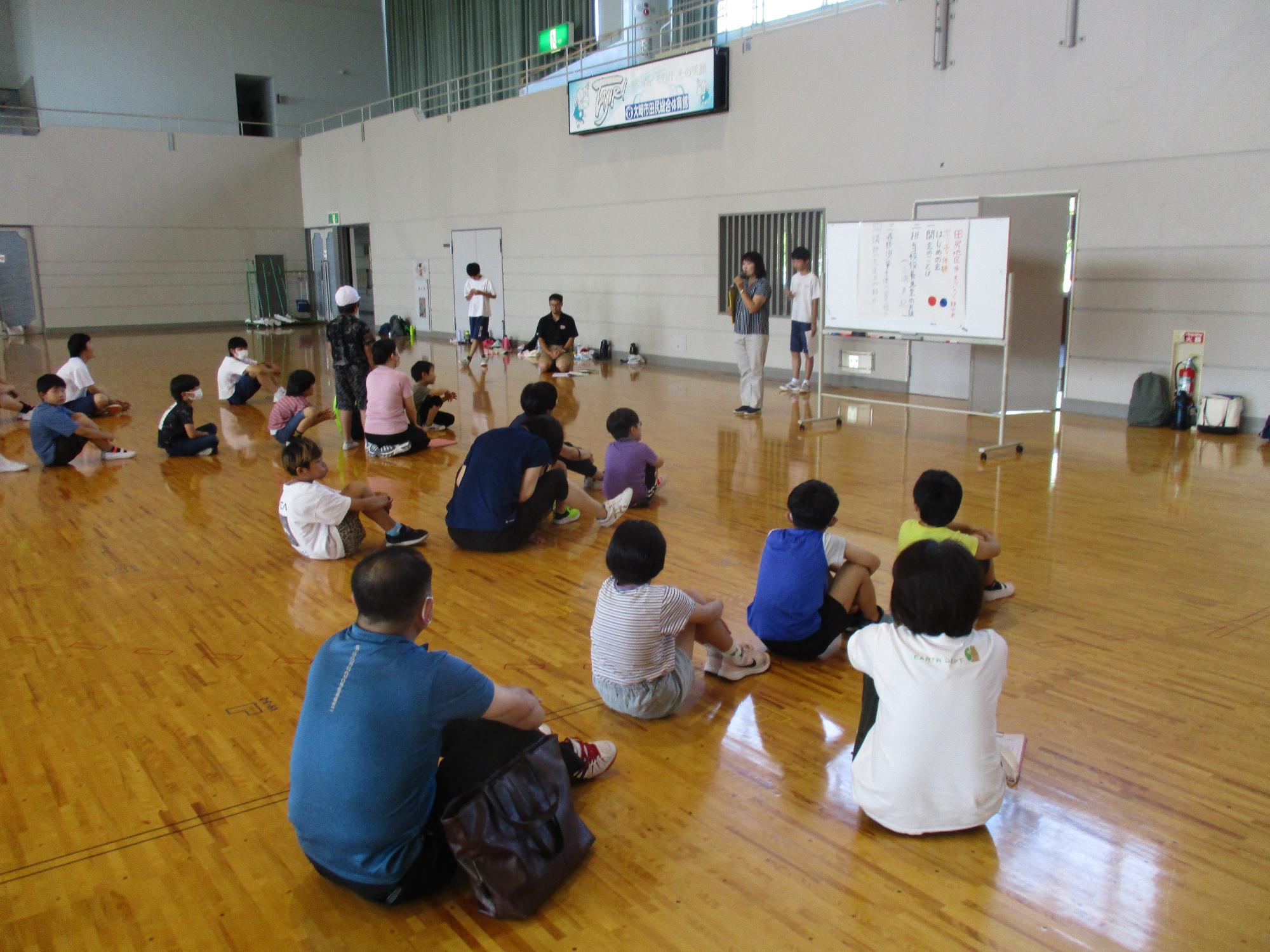 田尻地区手をつなぐ親の会ボッチャ体験教室での参加者がスピーチしている写真