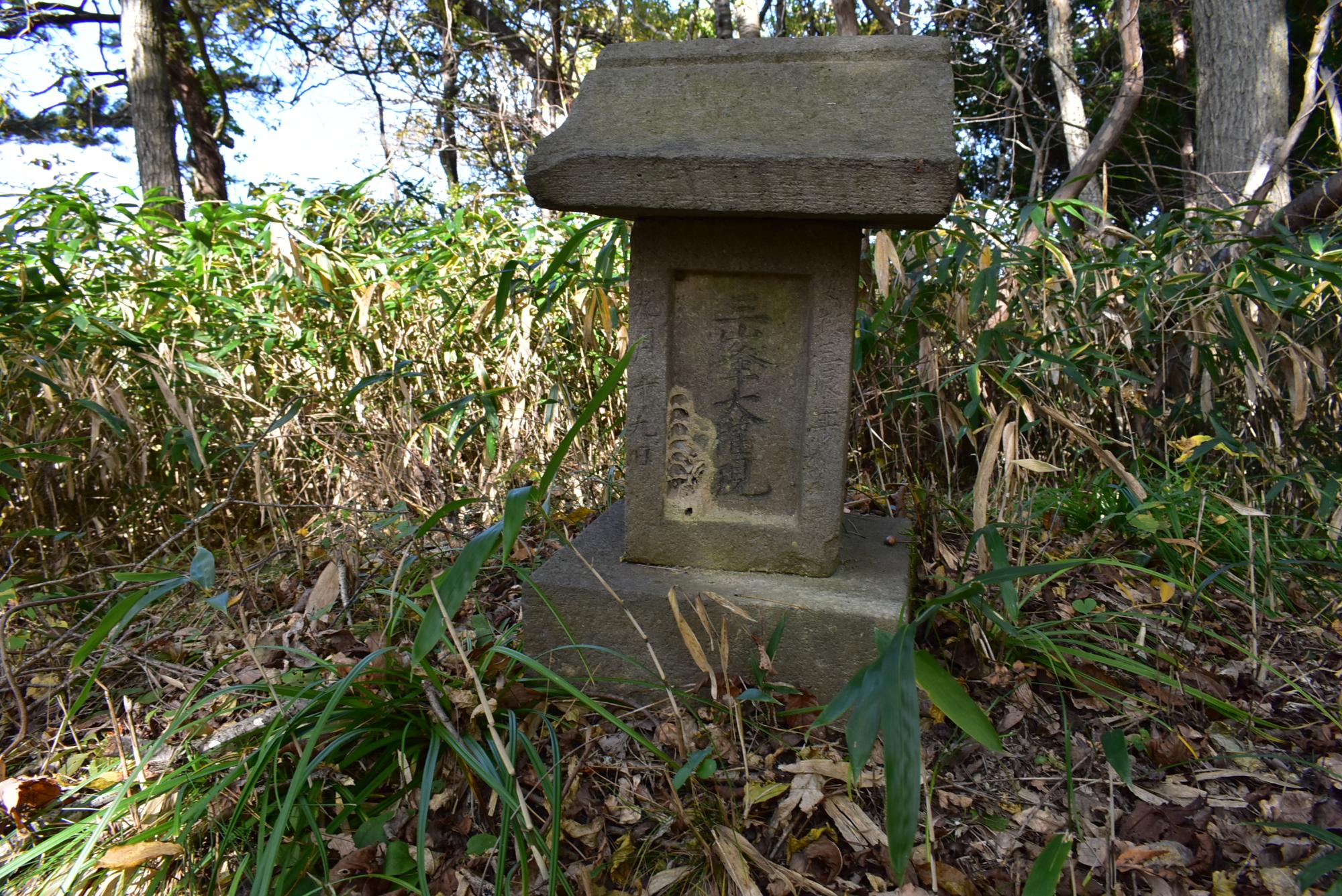 三峰大権現の祠